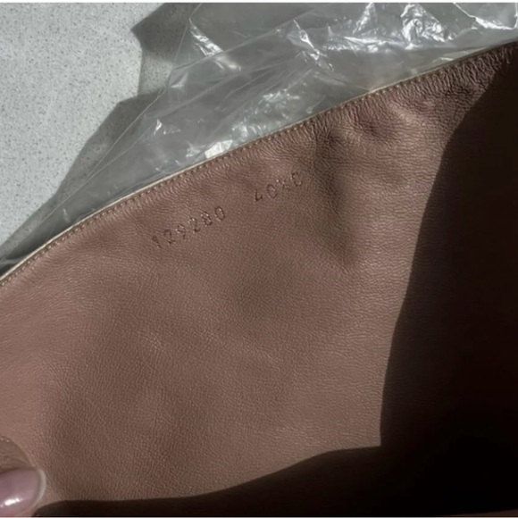 GUCCI RUNWAY CANVAS TAN Final Sale
BOOTS 40.5
RARE
NUMBER OF BOOTS: 12980 - Picture 4 of 4